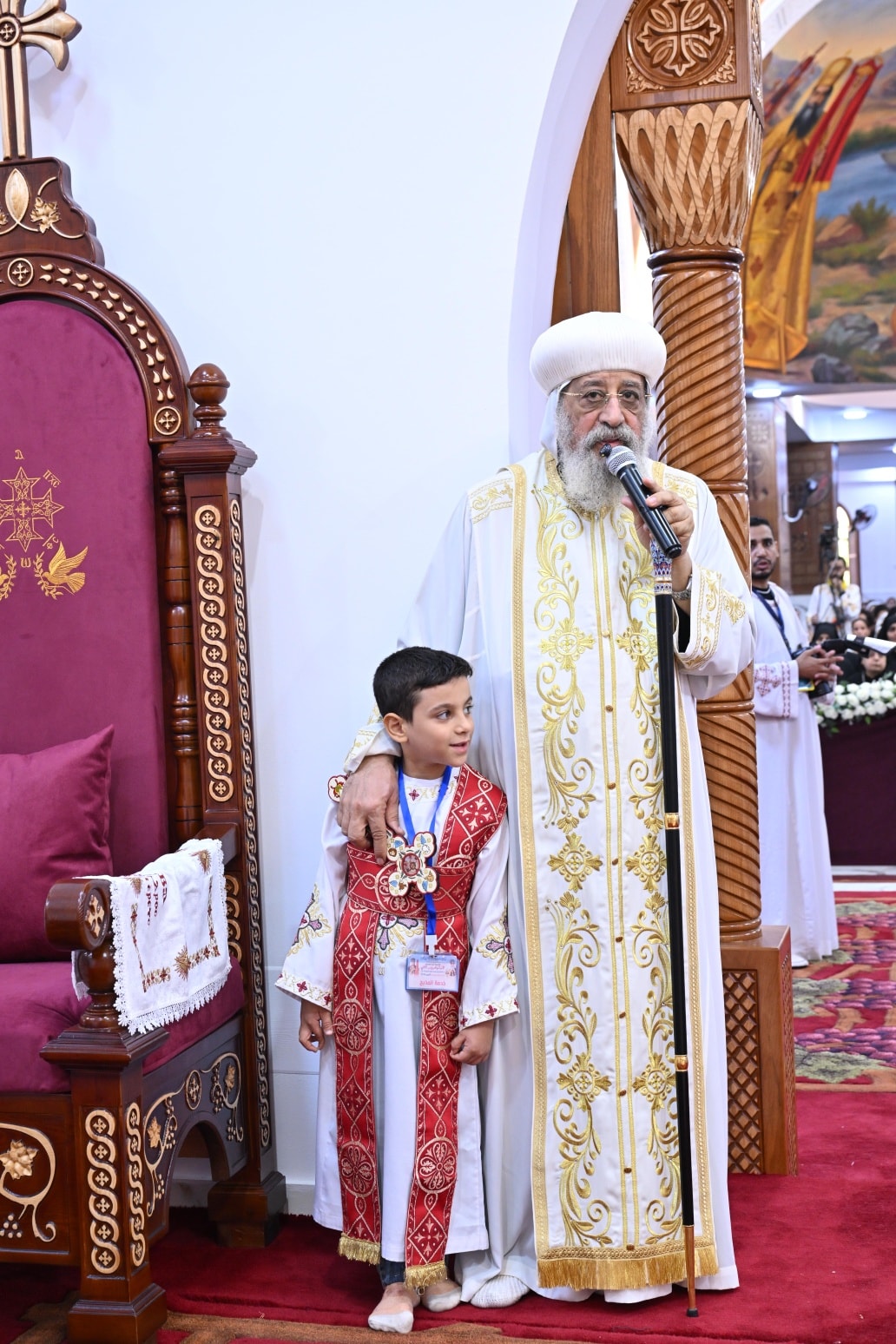 البابا خلال القداس وسط أبنائه