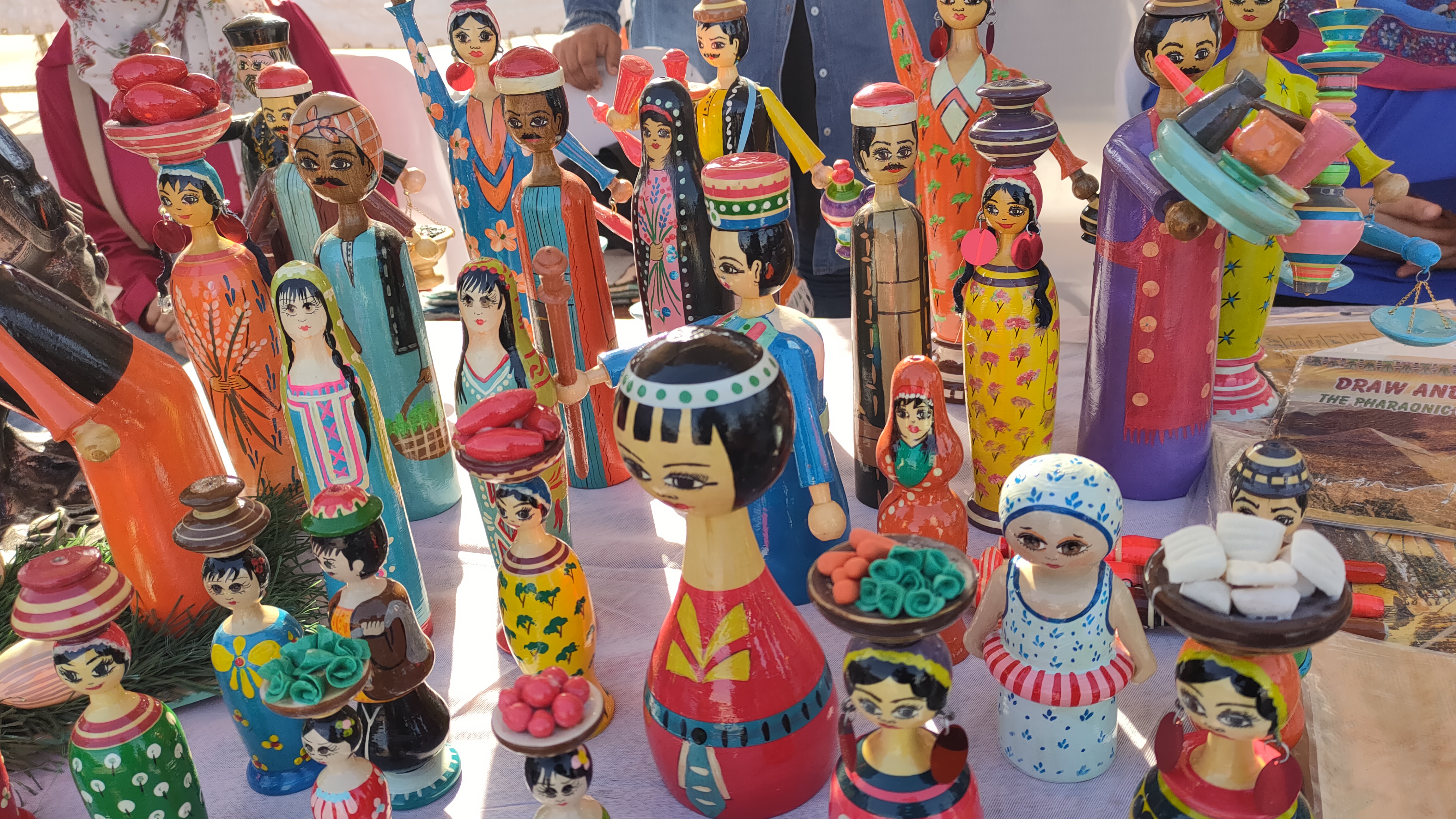 العرائس الخشيبة