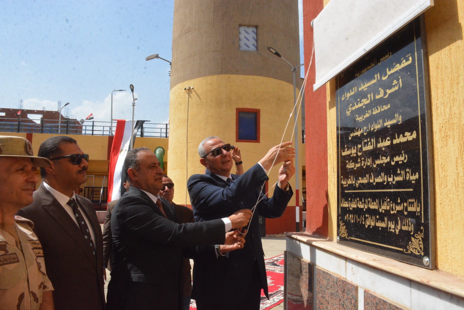 المحافظ يفتتح محطة الصرف المحافظ يفتتح محطة الصرف