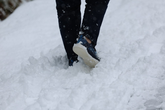 الشتاء يفرض سيطرته على بولندا بتساقط الثلوج وحرارة تسجل 3 درجات مئوية  (4)
