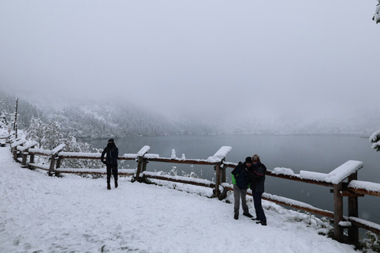الشتاء يفرض سيطرته على بولندا بتساقط الثلوج وحرارة تسجل 3 درجات مئوية  (9)