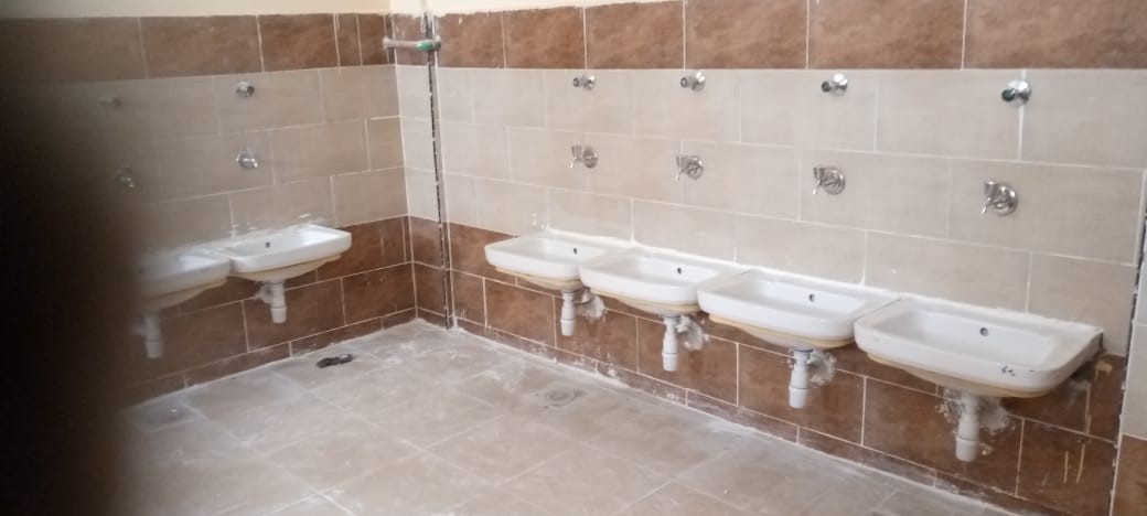 حمامات المدرسة