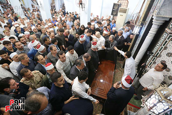 وصول الجثمان للمسجد وصول الجثمان للمسجد