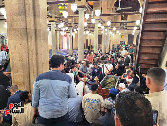 جثمان الدكتور أحمد عمر هاشم يصل الجامع الأزهر مكفناا بكسوة الكعبة (3)