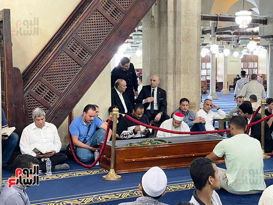 جثمان الدكتور أحمد عمر هاشم يصل الجامع الأزهر (2)