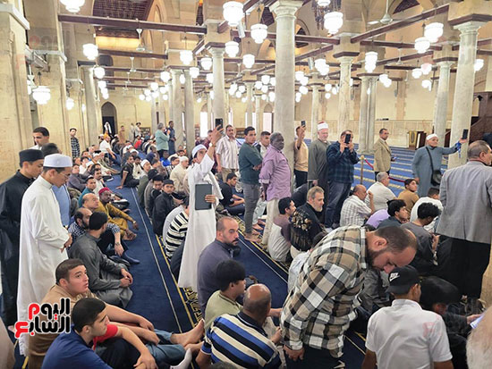 جثمان الدكتور أحمد عمر هاشم يصل الجامع الأزهر (1)