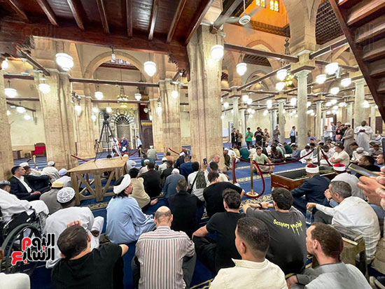 جثمان الدكتور أحمد عمر هاشم يصل الجامع الأزهر (3)