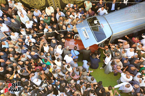 وصول جثمان الدكتور أحمد عمر هاشم إلى الشرقية وصول جثمان الدكتور أحمد عمر هاشم إلى الشرقية