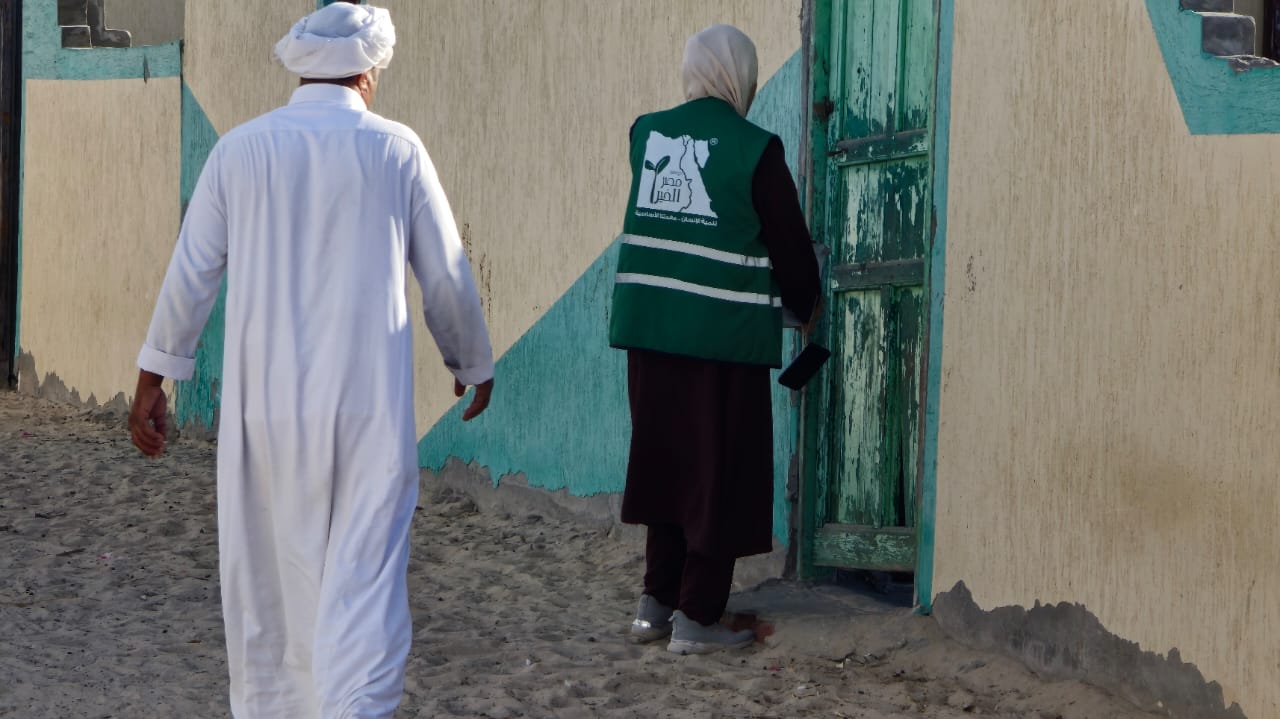 مصر الخير تواصل قوافل المساعدات غذائية لأهالي الشهداء والمصابين في شمال سيناء (4)