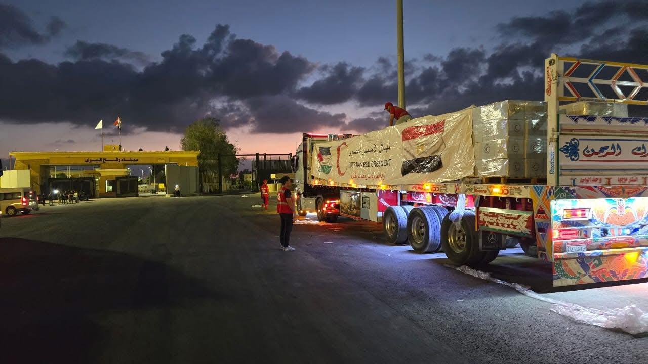 إطلاق قافلة «زاد العزة» الـ 46 بحمولة 150 ألف سلة غذائية إطلاق قافلة «زاد العزة» الـ 46 بحمولة 150 ألف سلة غذائية