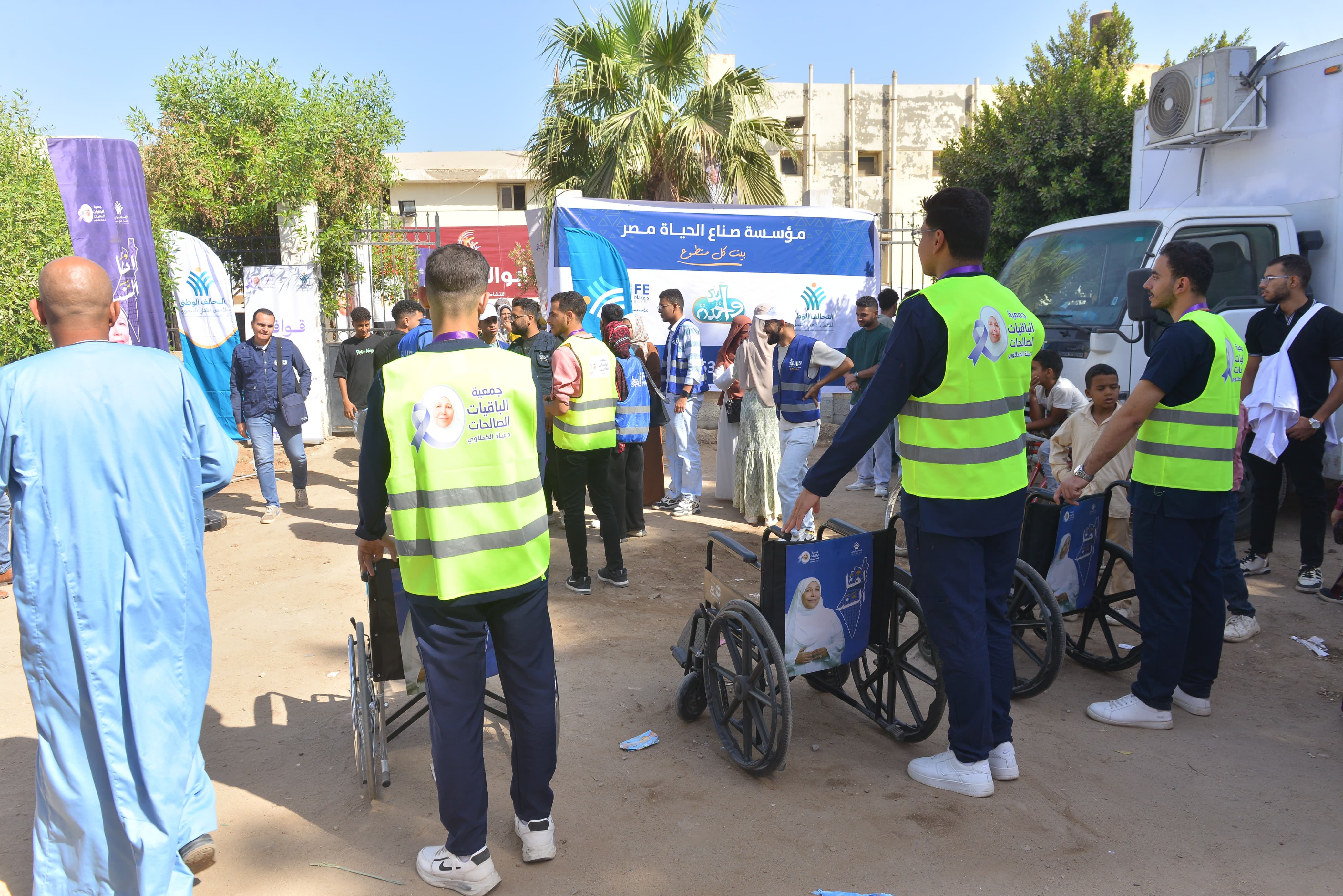 الباقيات الصالحات عضو التحالف الوطنى تشارك في قافلة إيد واحدة بقرية برنشت بالجيزة (3)