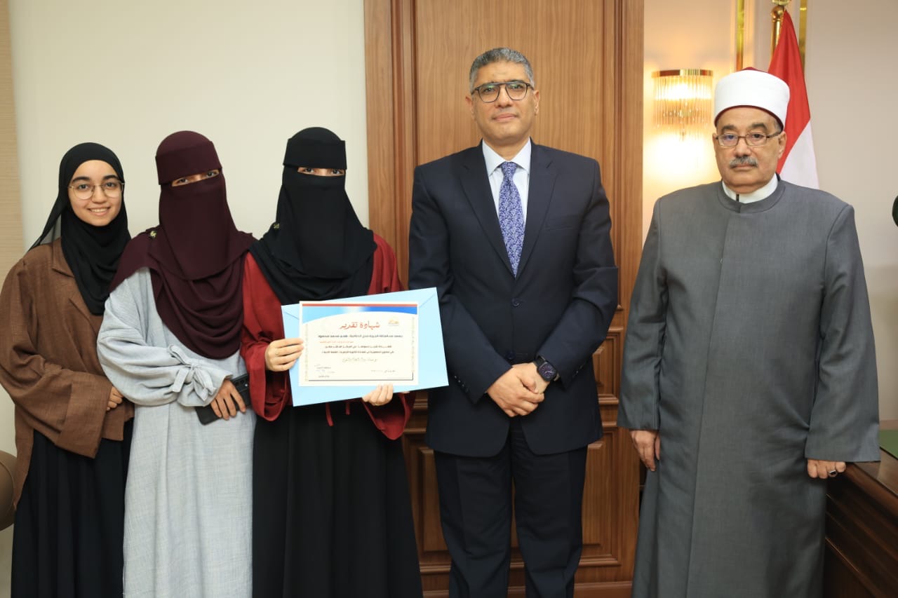 جانب من تكريم المحافظ