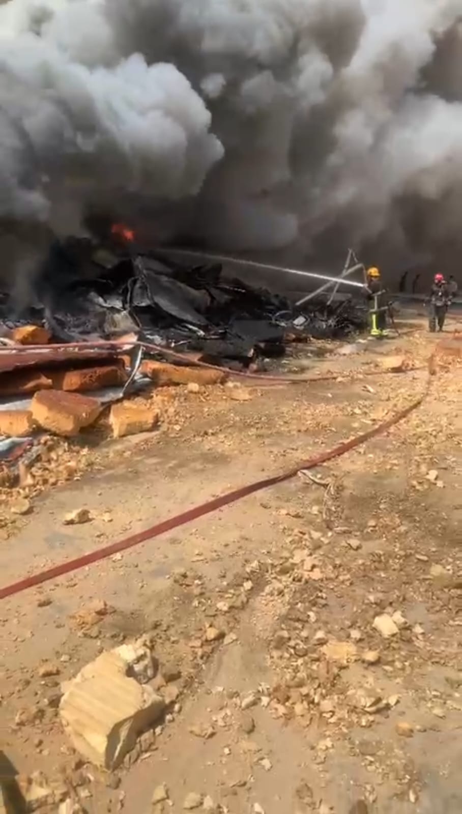 اندلاع حريق داخل ورشة خراطة فى البساتين (4)