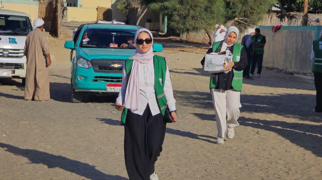 مصر الخير تواصل قوافل المساعدات غذائية لأهالي الشهداء والمصابين في شمال سيناء (5)