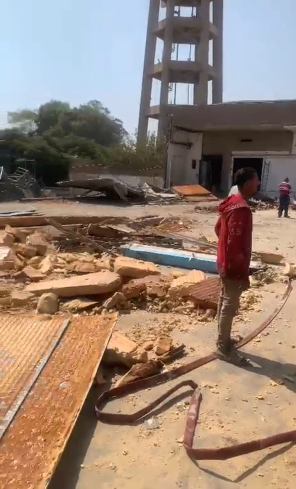 اندلاع حريق داخل ورشة خراطة فى البساتين (7)