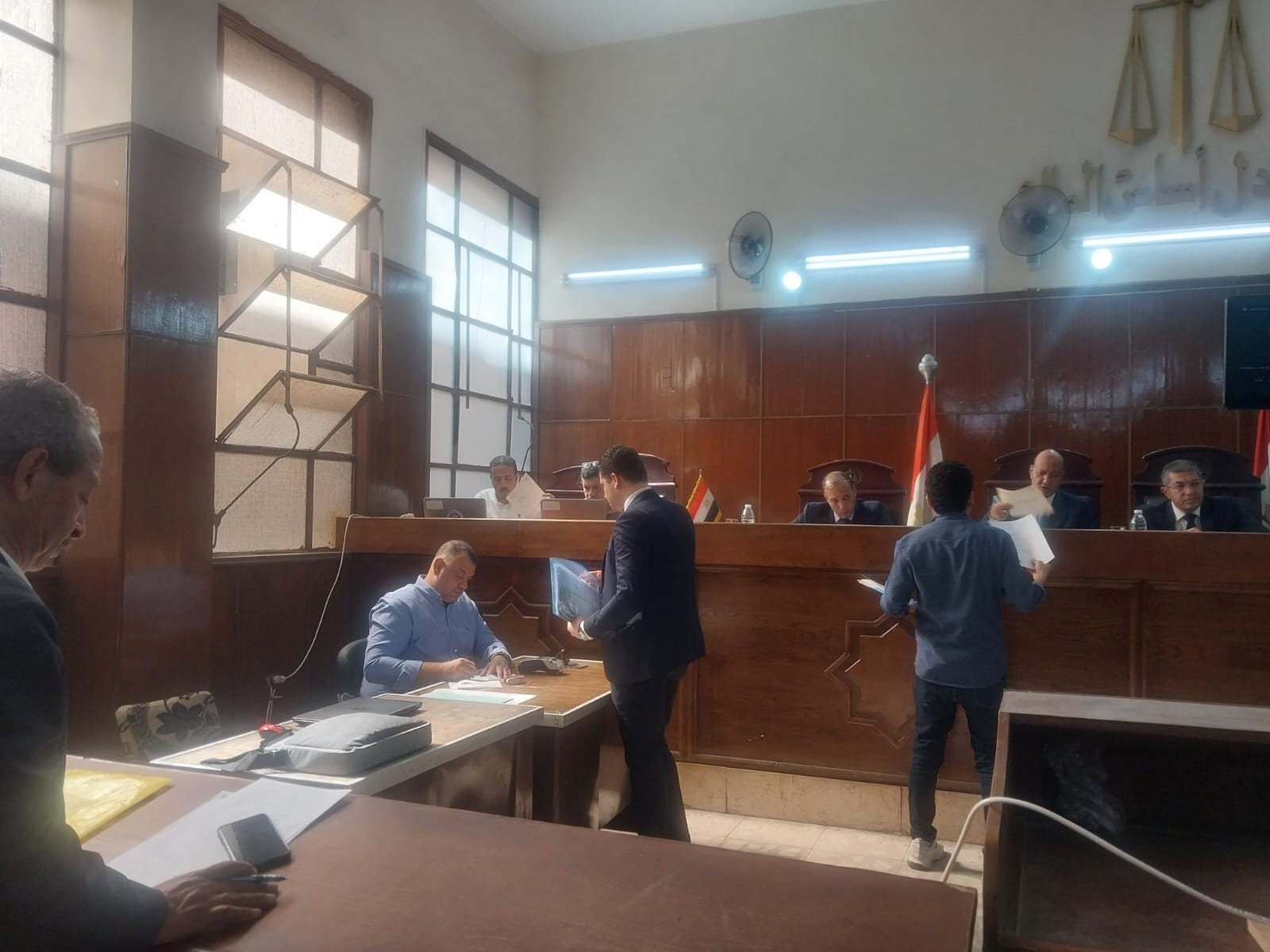 المرشحين بالمحكمة 