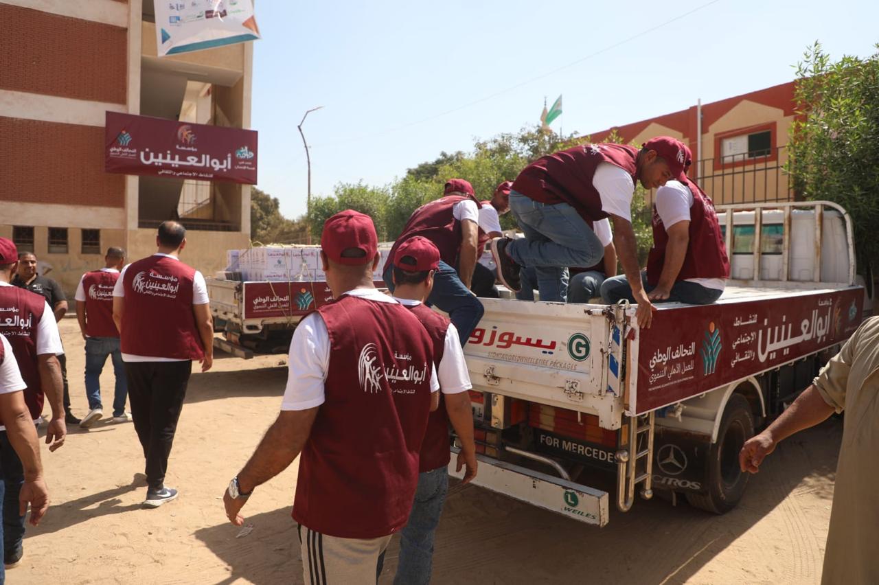 أبو العينين عضو التحالف الوطنى تشارك في قافلة “إيد واحدة”  (6)