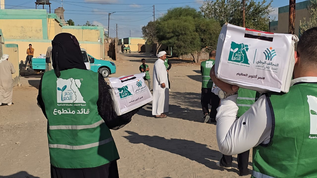 مصر الخير تواصل قوافل المساعدات غذائية لأهالي الشهداء والمصابين في شمال سيناء (3)