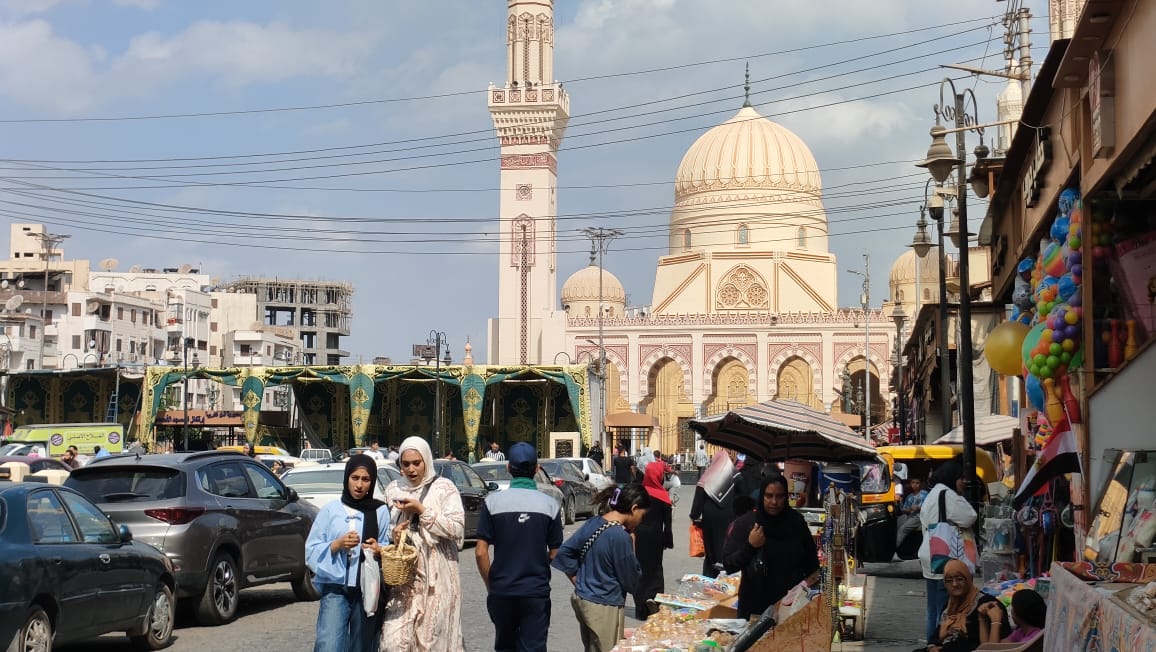 إقبال المواطنين قبل يومين من المولد إقبال المواطنين قبل يومين من المولد