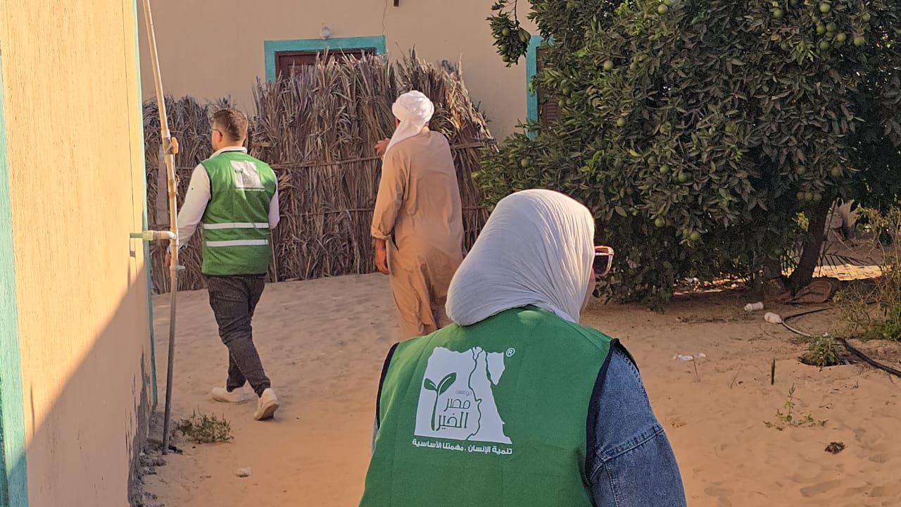 مصر الخير تواصل قوافل المساعدات غذائية لأهالي الشهداء والمصابين في شمال سيناء (2)