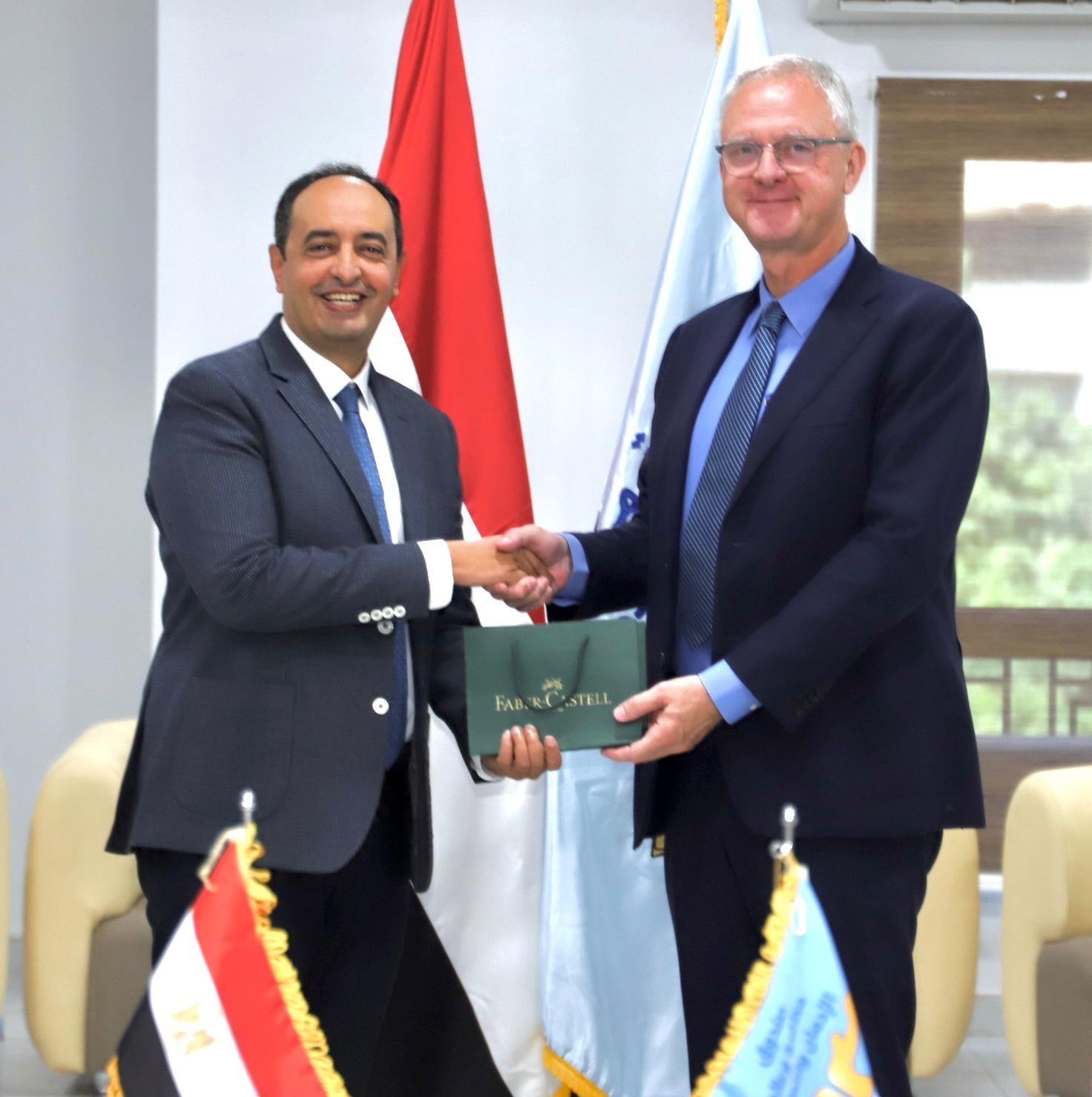 الدكتور عمرو عثمان مدير صندوق مكافحة وعلاج الإدمان وألكسيس جوزديل المدير التنفيذي للوكالة الأوروبية للمخدرات