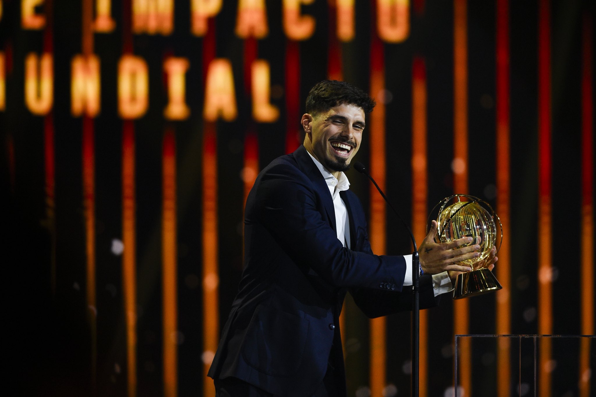 حفل برستيج جلوب حفل برستيج جلوب