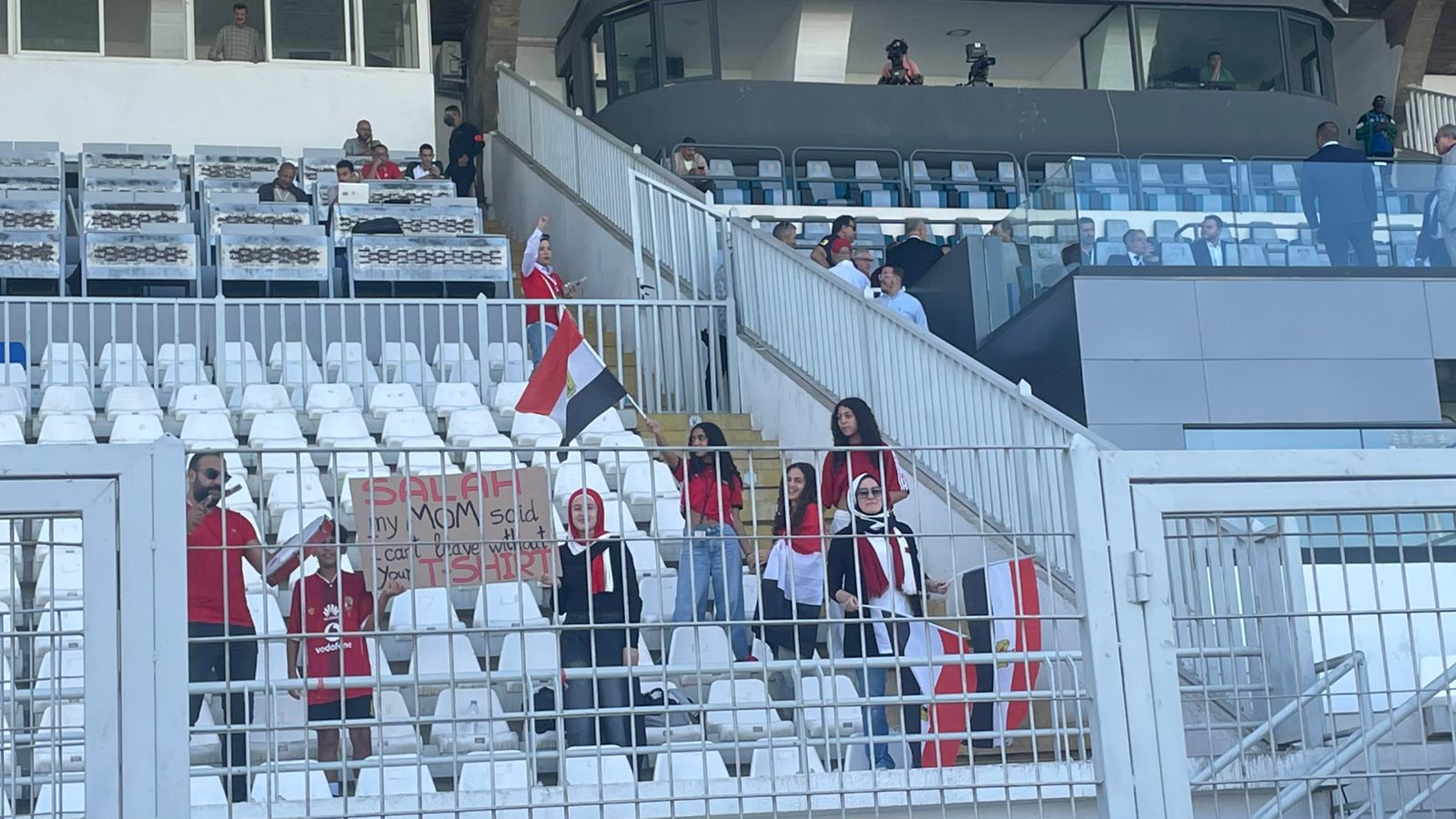 مشجع يُفاجئ صلاح برسالة