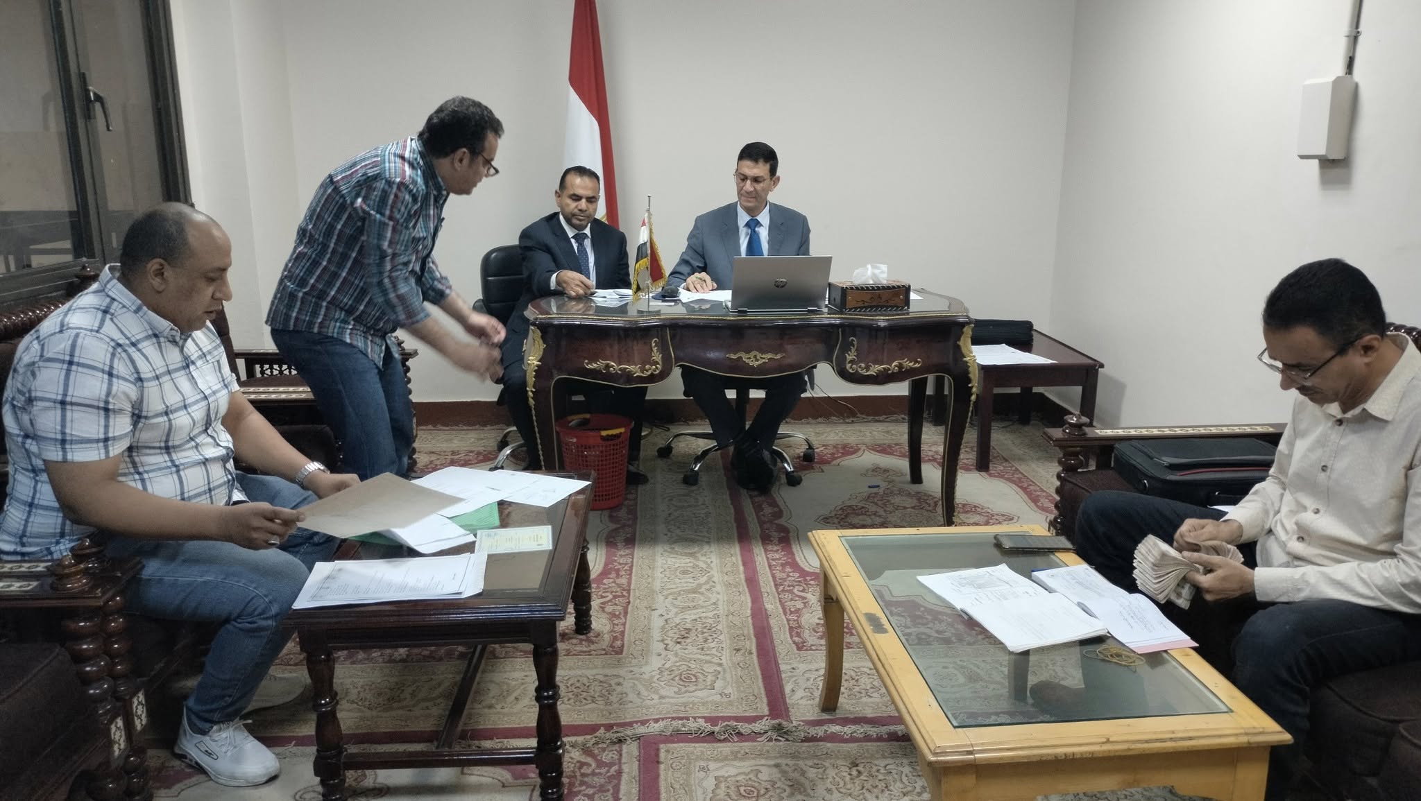 محكمة الأقصر خلال تلقى أوراق المرشحين فى اليوم الأول محكمة الأقصر خلال تلقى أوراق المرشحين فى اليوم الأول