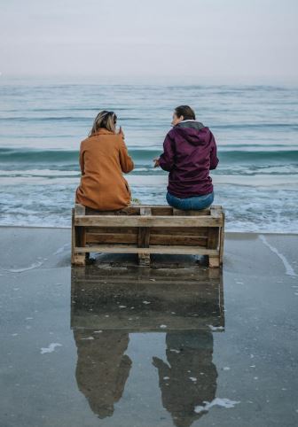 تفسير حلم الجلوس على البحر