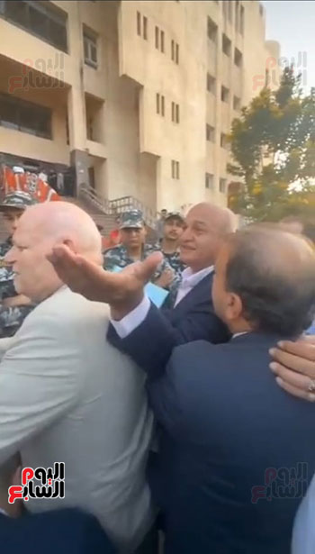 تشاجر-ومشادات-بين-أنصار-مرشحى-النواب-لأسبقية-حجز-الأرقام-والرموز-(1)