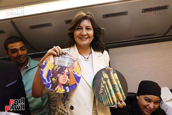 خلال مشاركة نبيلة مكرم فى قافلة التحالف الوطني فى قرية برنشت بالعياط ضمن مبادرة إيد واحدة خلال مشاركة نبيلة مكرم فى قافلة التحالف الوطني فى قرية برنشت بالعياط ضمن مبادرة إيد واحدة