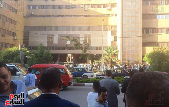 المرشحين-أمام-مجمع-محاكم-سوهاج-