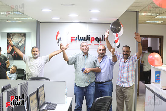 فرحة الزملاء بصالة التحرير