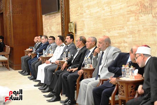 القيادات الدينية والتنفيذية فى عزاء أحمد عمر هاشم