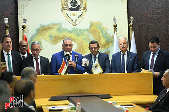 نقيب الصحفيين خلال كلمتة