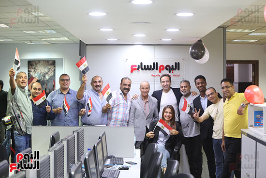 الزملاء فى صالة التحرير بعد الفوز