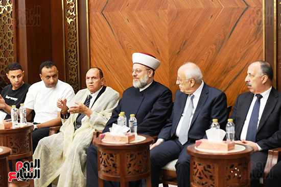 جانب من الحضور فى العزاء جانب من الحضور فى العزاء