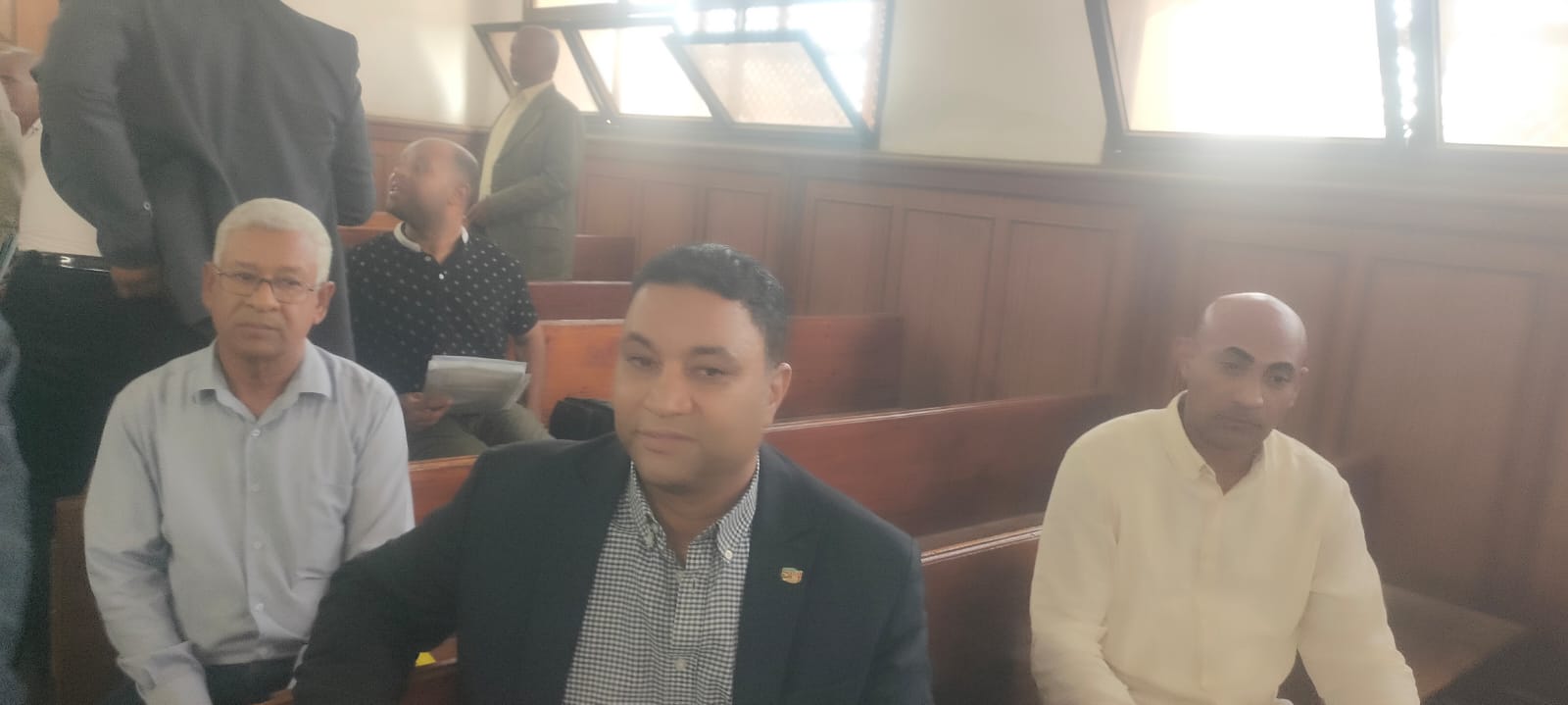 تواجد المرشحين لتقديم طلبات الترشح فى الأقصر تواجد المرشحين لتقديم طلبات الترشح فى الأقصر