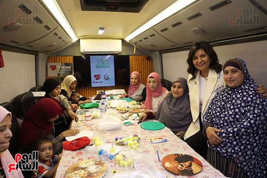 مشاركة نبيلة مكرم فى قافلة التحالف الوطني فى قرية برنشت مشاركة نبيلة مكرم فى قافلة التحالف الوطني فى قرية برنشت