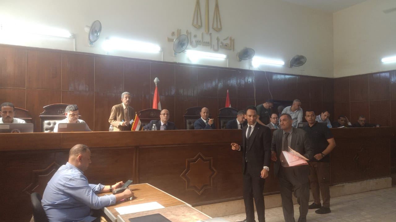 أحد المرشحين باللجنة 