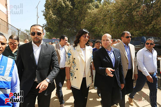 نائب محافظ الجيزة ونبيلة مكرم يشاركان أهالى برنشت ندوات توعوية ضمن مبادرة إيد واحدة نائب محافظ الجيزة ونبيلة مكرم يشاركان أهالى برنشت ندوات توعوية ضمن مبادرة إيد واحدة