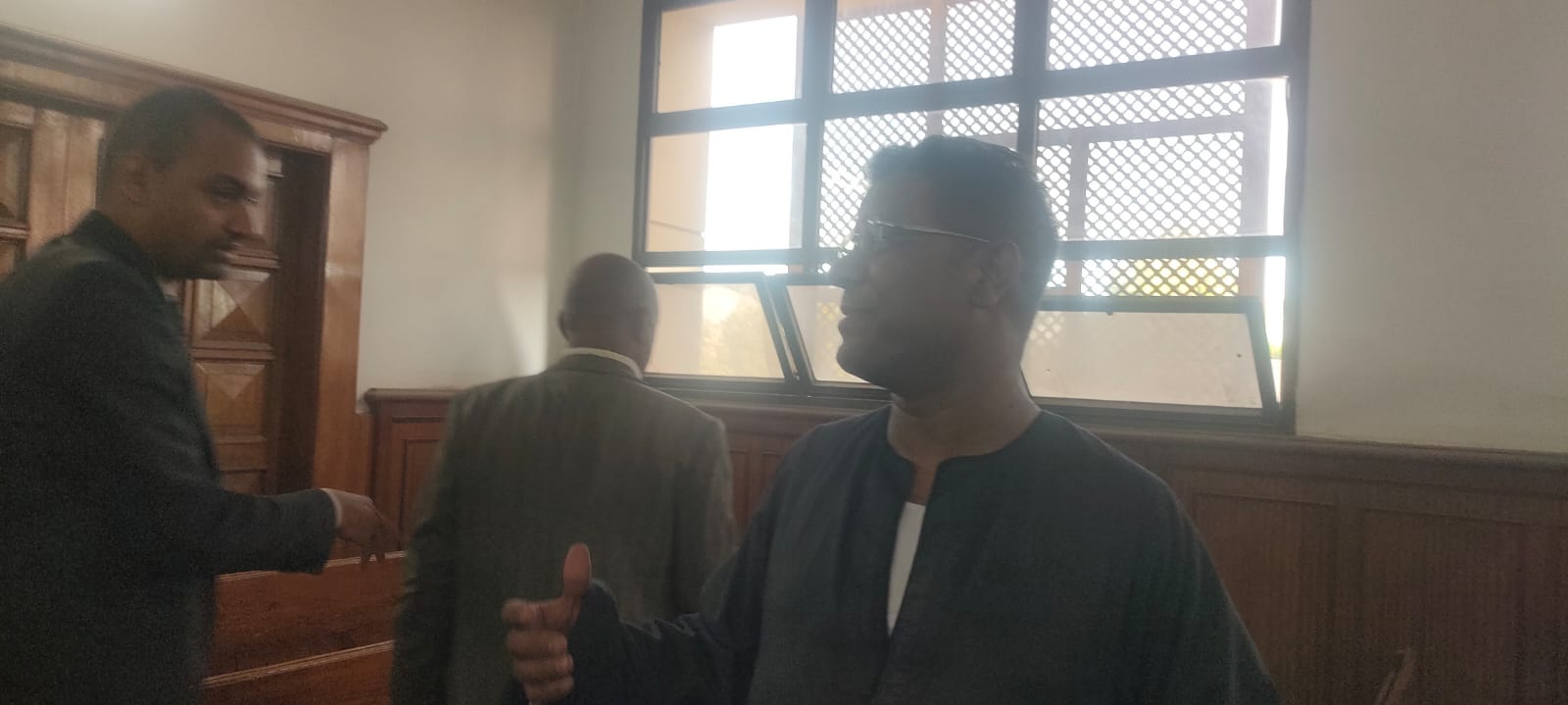 أحد المرشحين خلال تقديم ملفات الترشح فى الأقصر أحد المرشحين خلال تقديم ملفات الترشح فى الأقصر