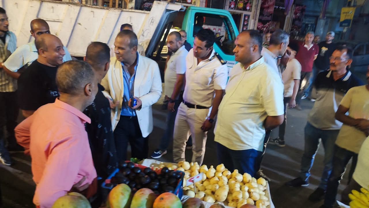 أخر صورة لرئيس حى شرق قبل القبض عليه