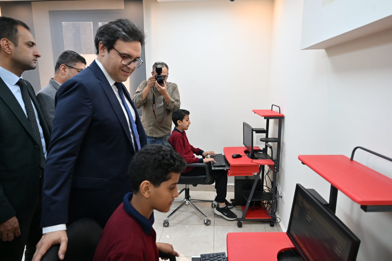 أحمد هنو خلال افتتاح قصر ثقافة حلوان أحمد هنو خلال افتتاح قصر ثقافة حلوان