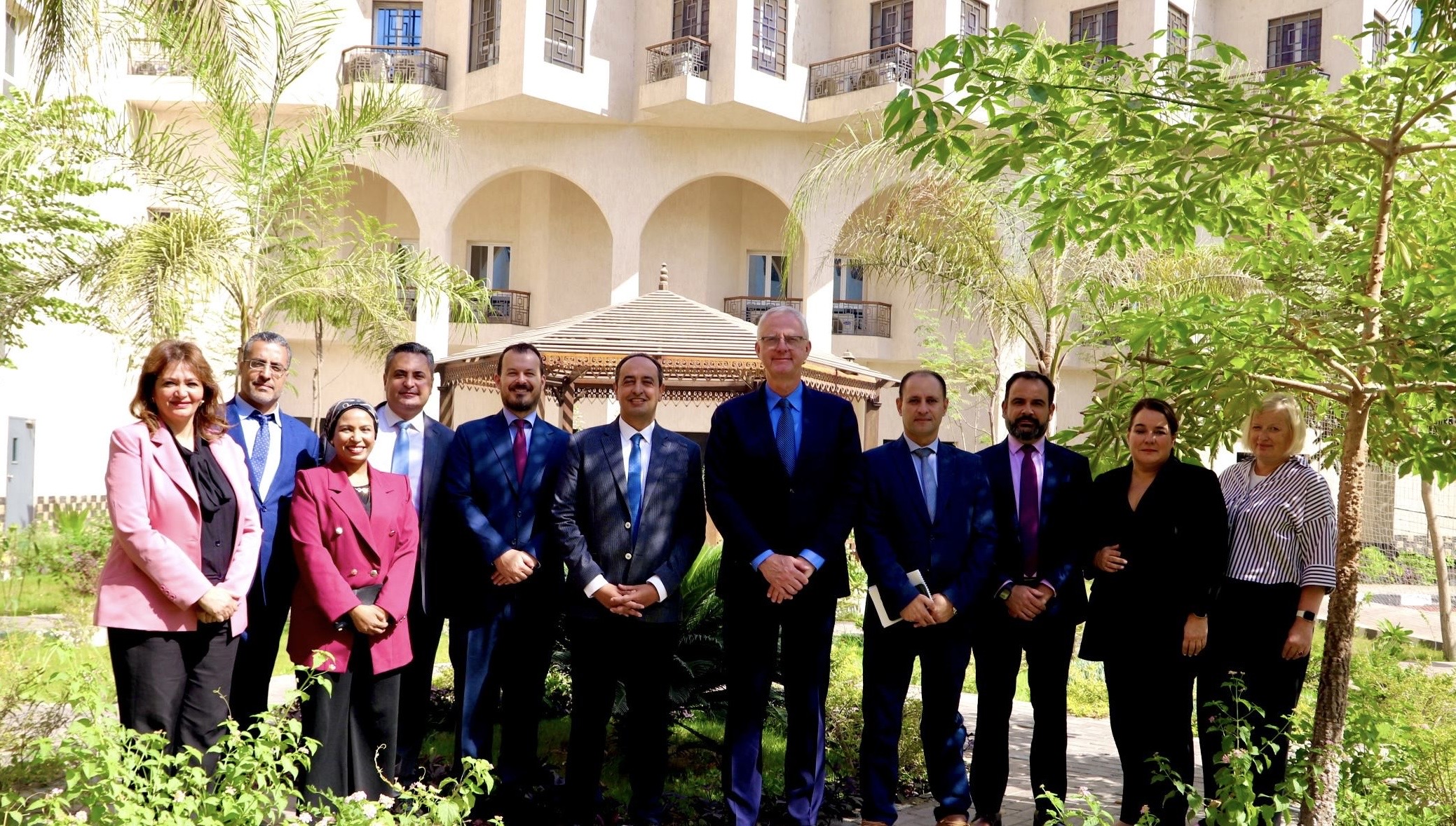 الدكتور عمرو عثمان والمدير التنفيذي للوكالة الأوروبية للمخدرات بحضور الكاتب الصحفى مدحت وهبه الدكتور عمرو عثمان والمدير التنفيذي للوكالة الأوروبية للمخدرات بحضور الكاتب الصحفى مدحت وهبه