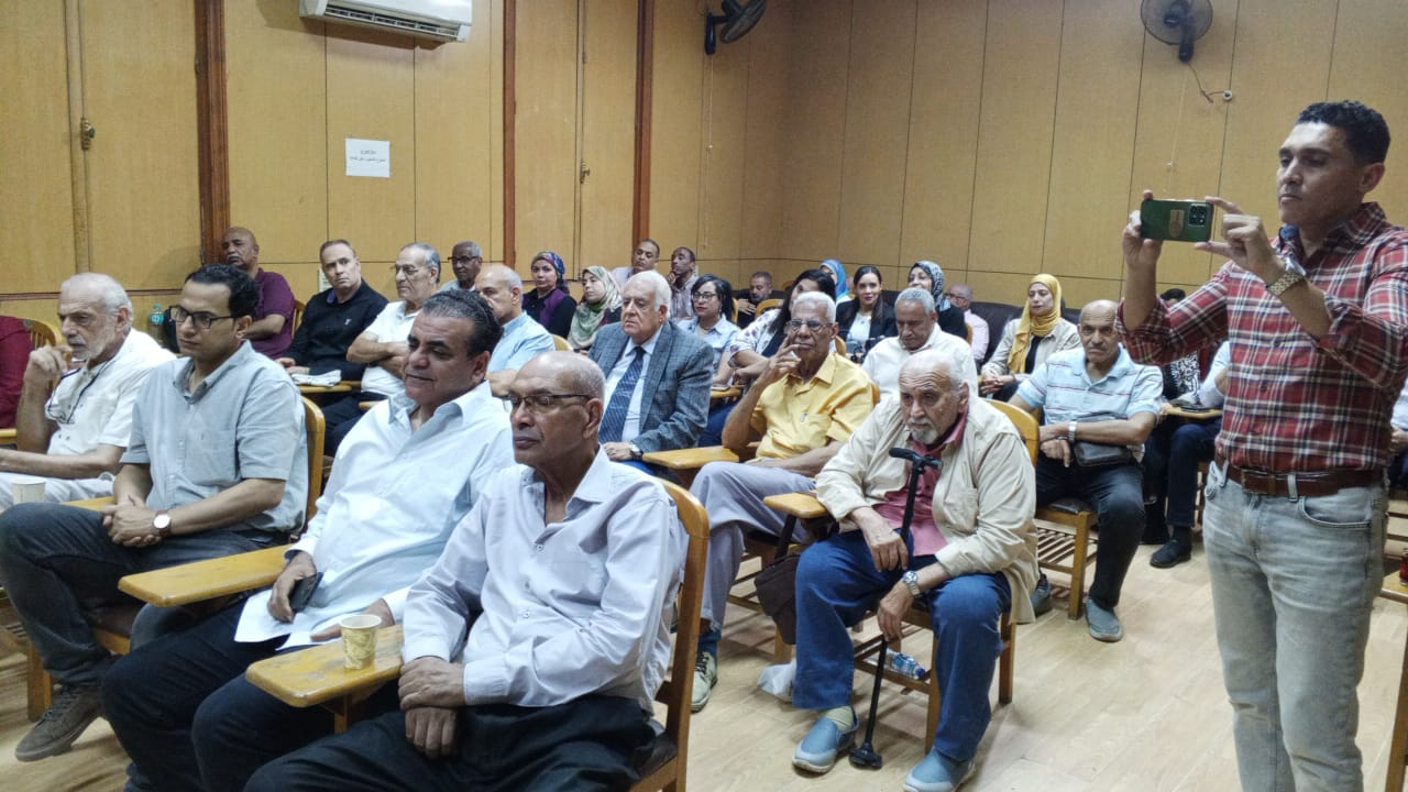 صور من بعد الندوة 1