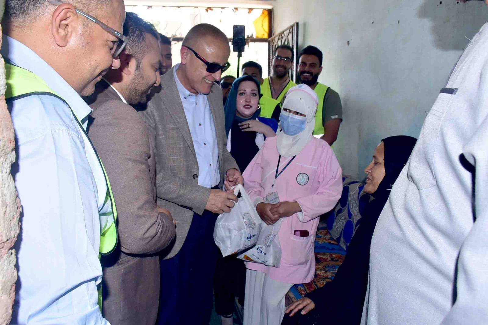 مبادرة توزيع أدوية الأمراض المزمنة وحدة طب أسرة العديسات قبلى مبادرة توزيع أدوية الأمراض المزمنة وحدة طب أسرة العديسات قبلى