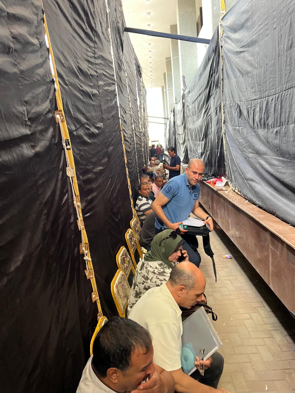 ممرات أمام القاعة ممرات أمام القاعة