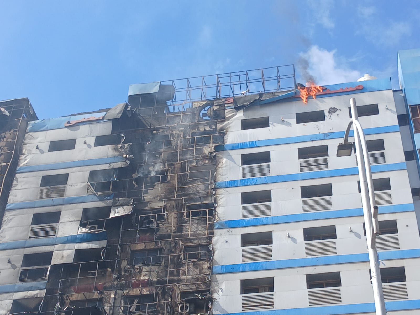 جانب من الحريق جانب من الحريق