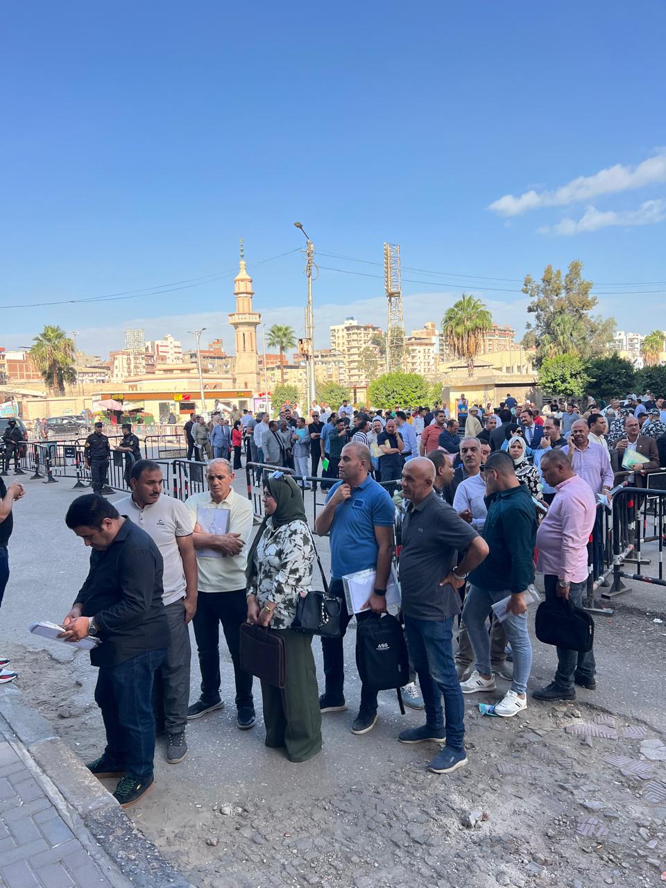 طوابير في اليوم الثاني لاستقبال المرشحين في المنصورة طوابير في اليوم الثاني لاستقبال المرشحين في المنصورة